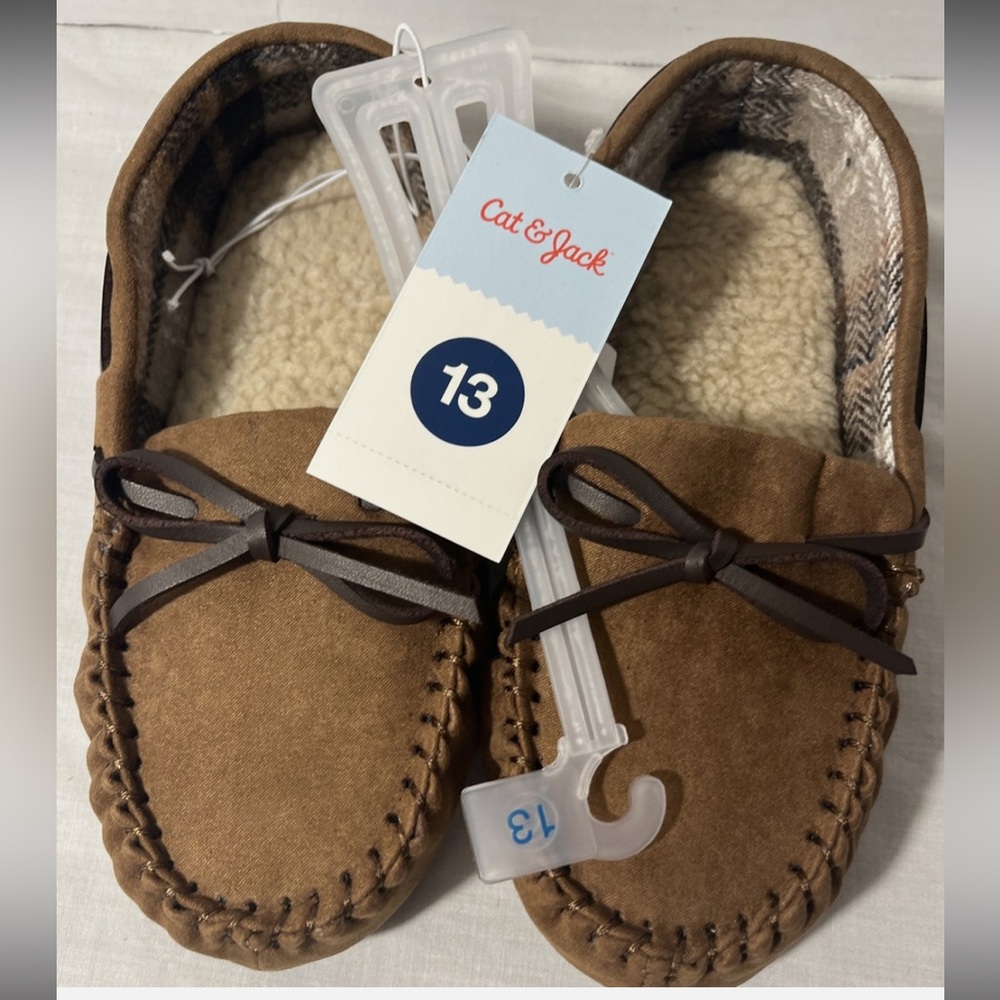 NWT Cat and Jack slippers youth size 13
